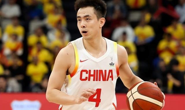 米乐体育-进攻很热闹但防守一团糟：中国男篮半场落后中国台北1分