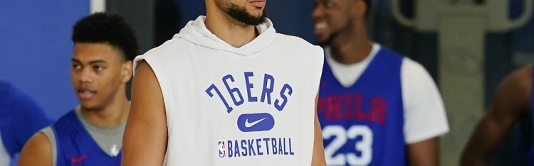 米乐体育m6平台-铁林：西蒙斯申请交易后训练时就站边上看着 老里喊他也不搭理