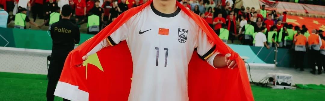 米乐-蒯纪闻社媒分享晋级决赛的图片，黄博文回复：真棒