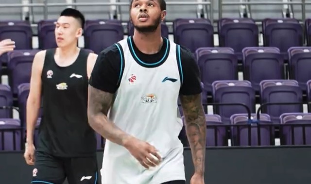 米乐体育m6平台-备战山东！亨特仍跟队！杨鸣直指外援实力，过去表现符合预期！