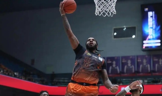 米乐-山东男篮官宣约翰逊加盟，邱彪迎来一把双刃剑，克里斯或被边缘化